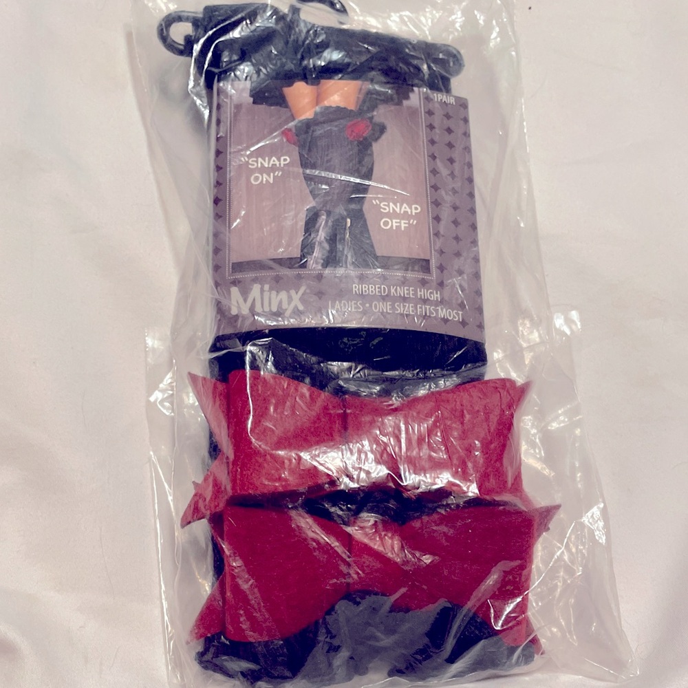 NIB MINX BRAND RIBBED KNEE HIGH SOCKS W/SNAP ON BURGUNDY BOWS-wear with/without